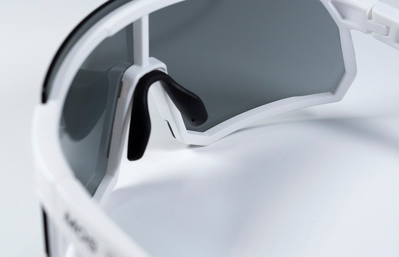 GAFA DE SOL DEPORTIVA MOS EYEWEAR MENORCA ALLWHITE